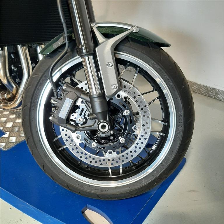 KAWASAKI Z 900 RS Yellow Ball Edition