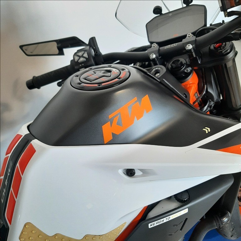 KTM 890 Duke R