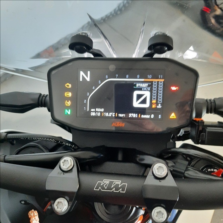 KTM 890 Duke R