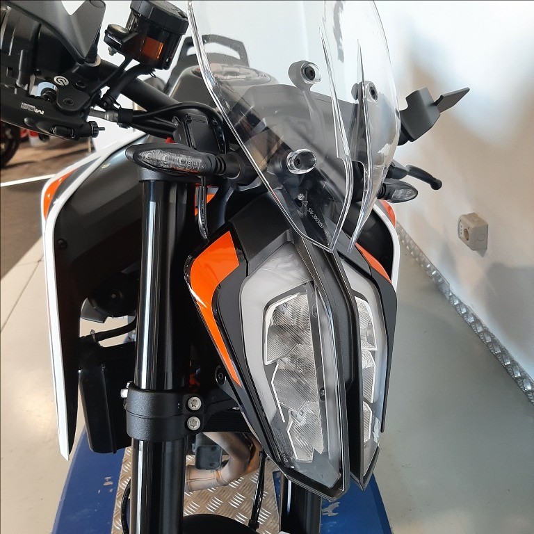 KTM 890 Duke R