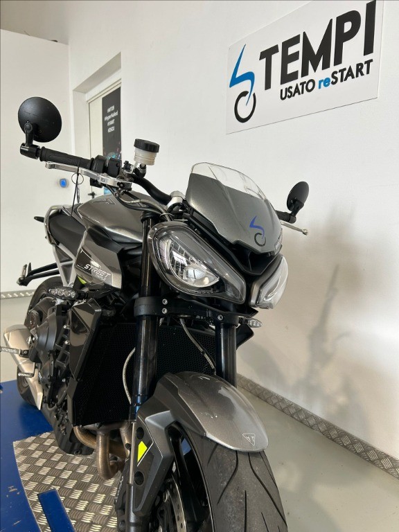 TRIUMPH Street Triple 765 R