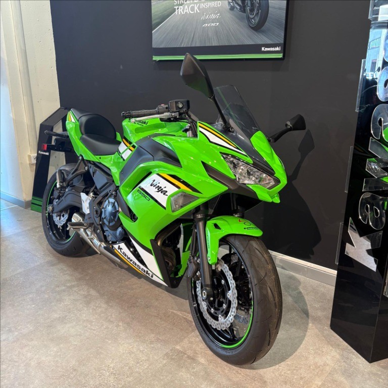 KAWASAKI Ninja 650 