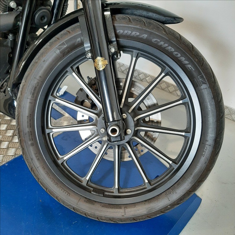 HARLEY-DAVIDSON 883 Sportster Standard