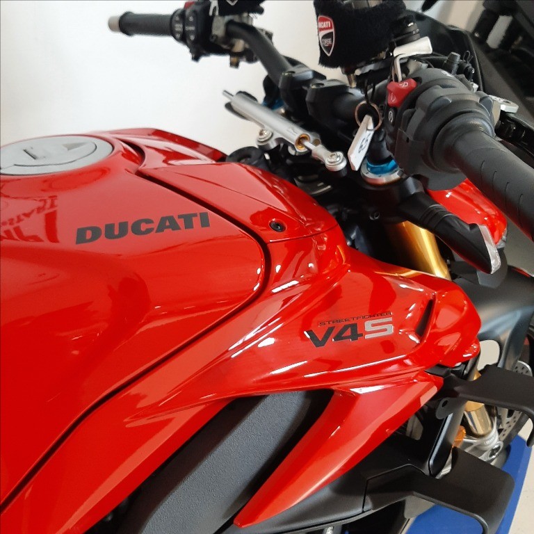 DUCATI Streetfighter V4 1100 S Red