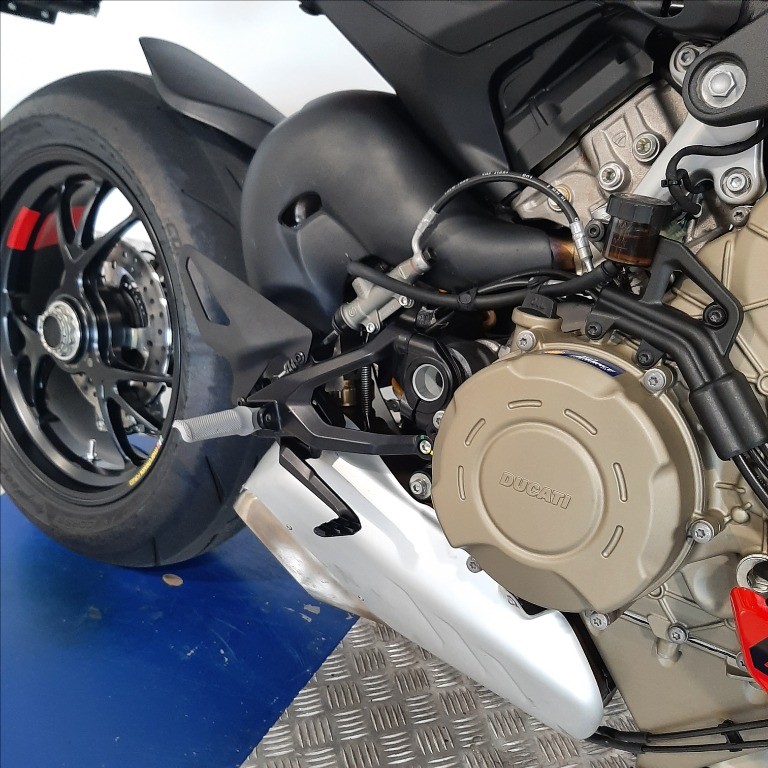 DUCATI Streetfighter V4 1100 S Red