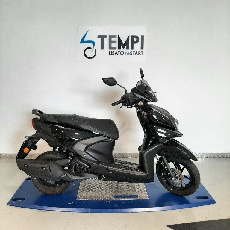 YAMAHA RayZR 125 
