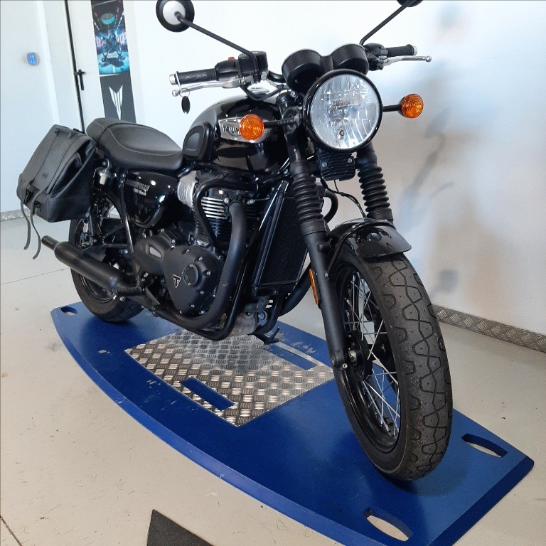 TRIUMPH Bonneville 900 T100 Black