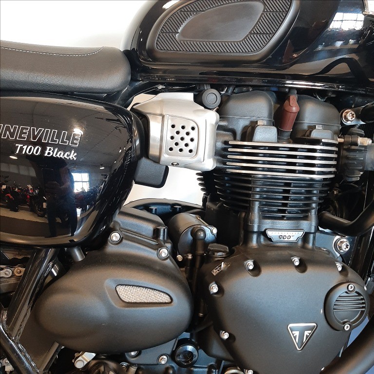 TRIUMPH Bonneville 900 T100 Black