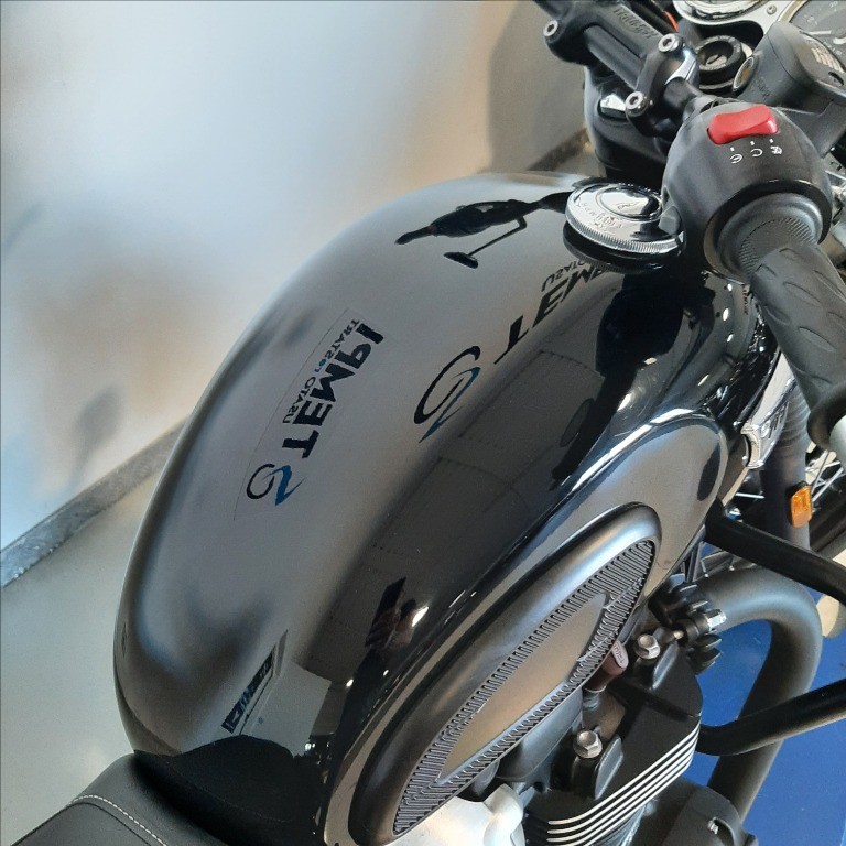 TRIUMPH Bonneville 900 T100 Black