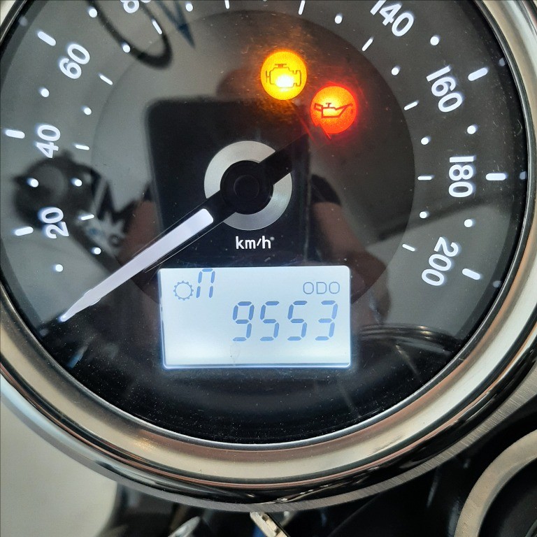 TRIUMPH Bonneville 900 T100 Black