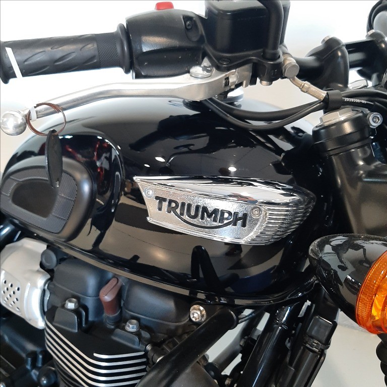 TRIUMPH Bonneville 900 T100 Black