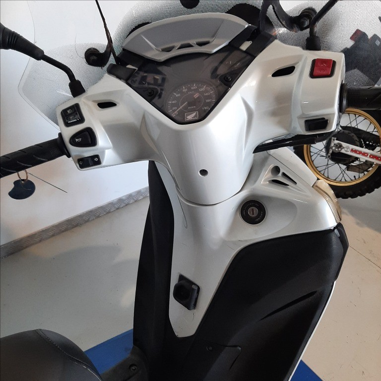 HONDA SH 300 