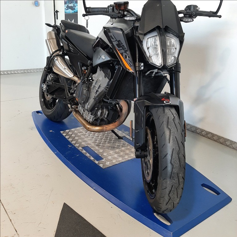 KTM 890 Duke 