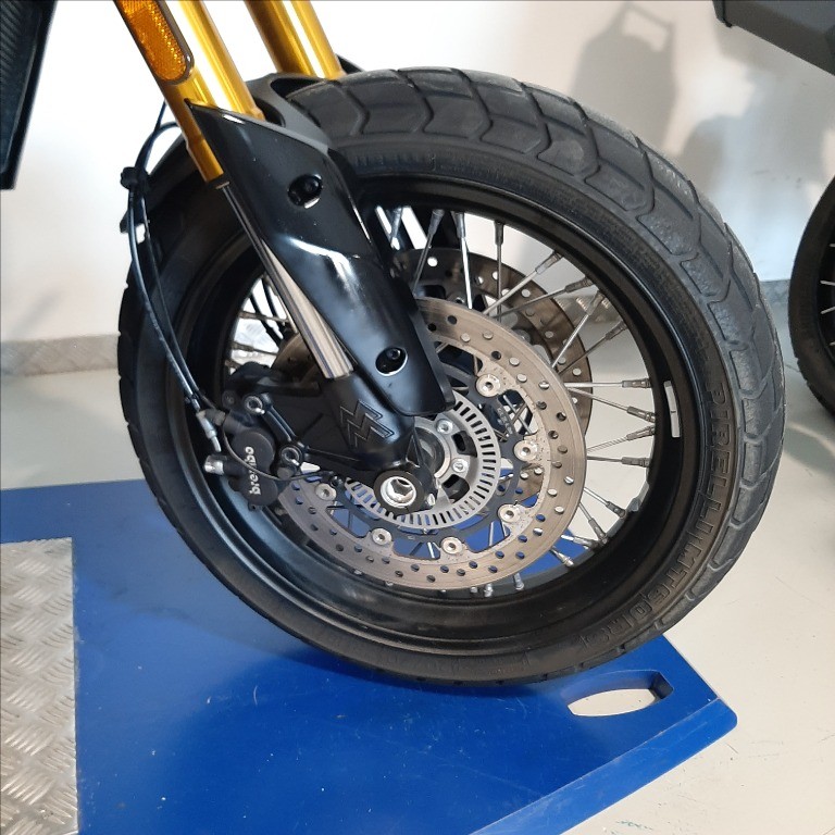 MOTO MORINI Seiemmezzo SCR 650 Abs