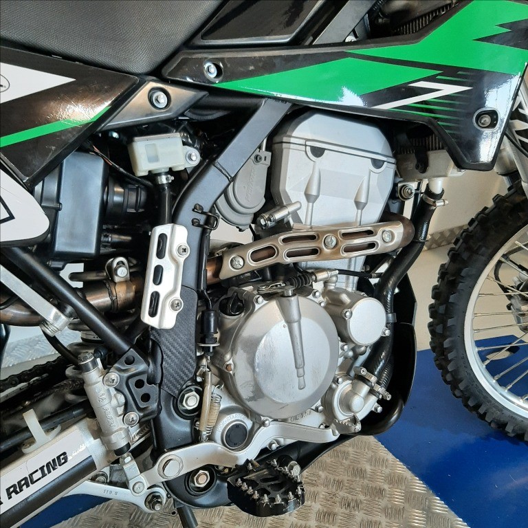 KAWASAKI KLX 250 