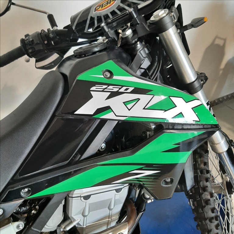 KAWASAKI KLX 250 