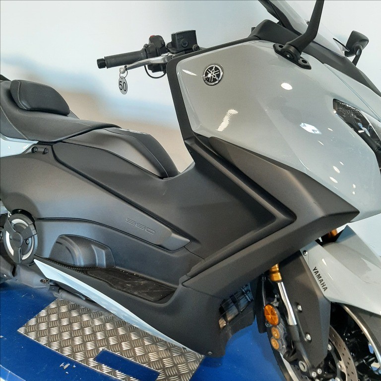 YAMAHA T-Max 560 Tech Abs